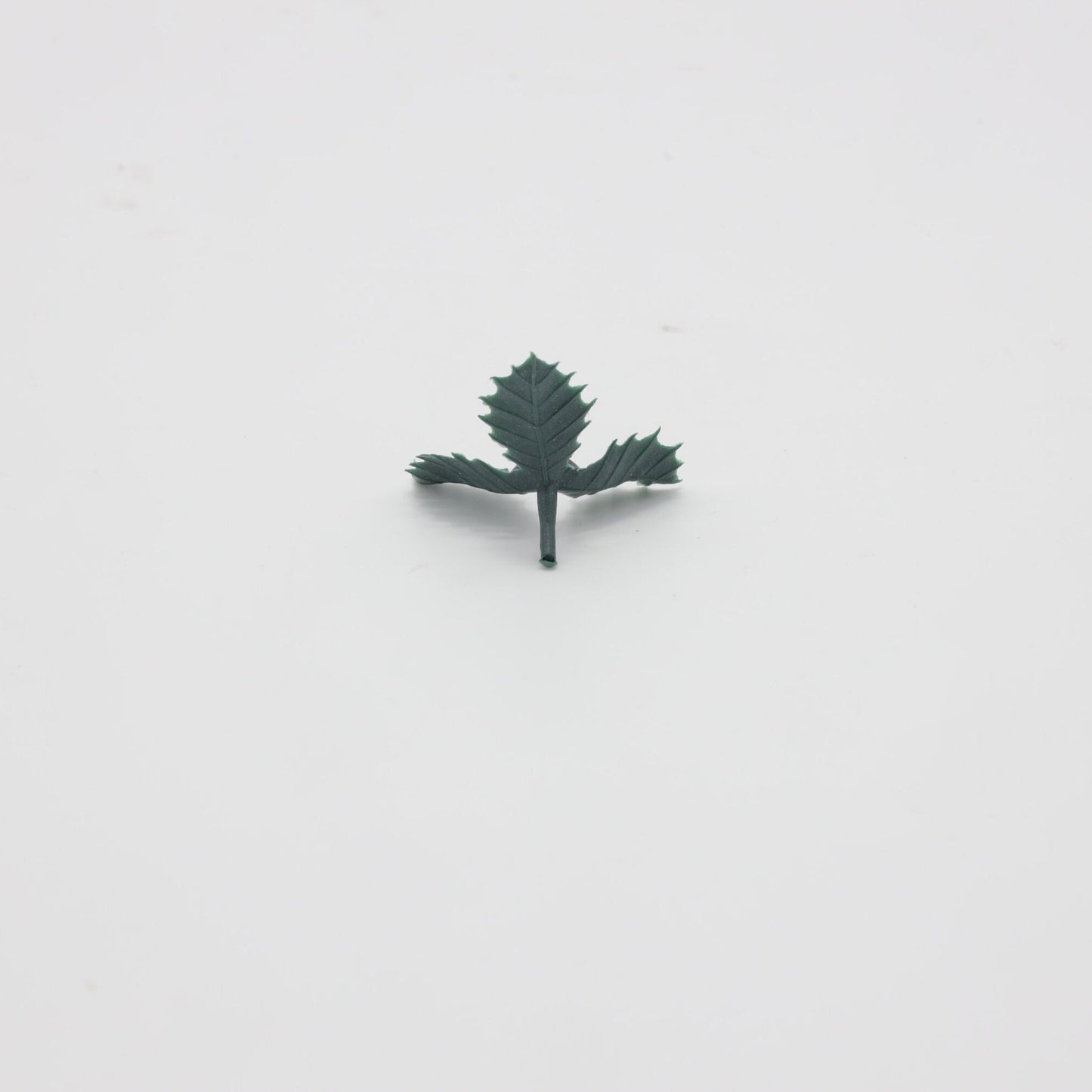 Plastic Holly Leaf Cake Decoration: Christmas Cupcake Topper (37mm, 20pc)