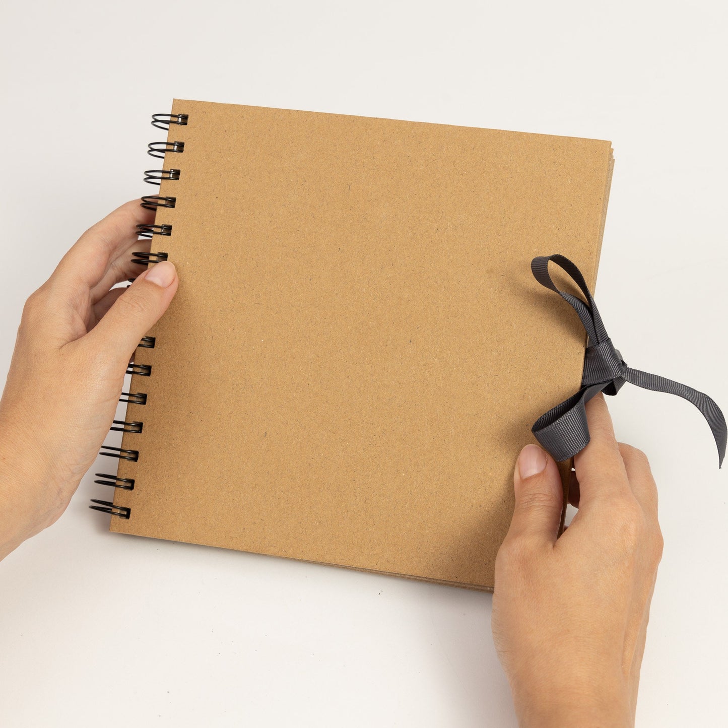 Kraft Square Scrapbook: Spiral Bound Photo Album (8" x 8")