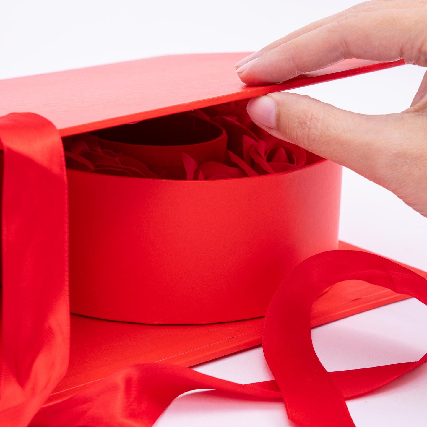 Lindt Milk Chocolate Gift Set: Truffles & Soap Roses Hamper