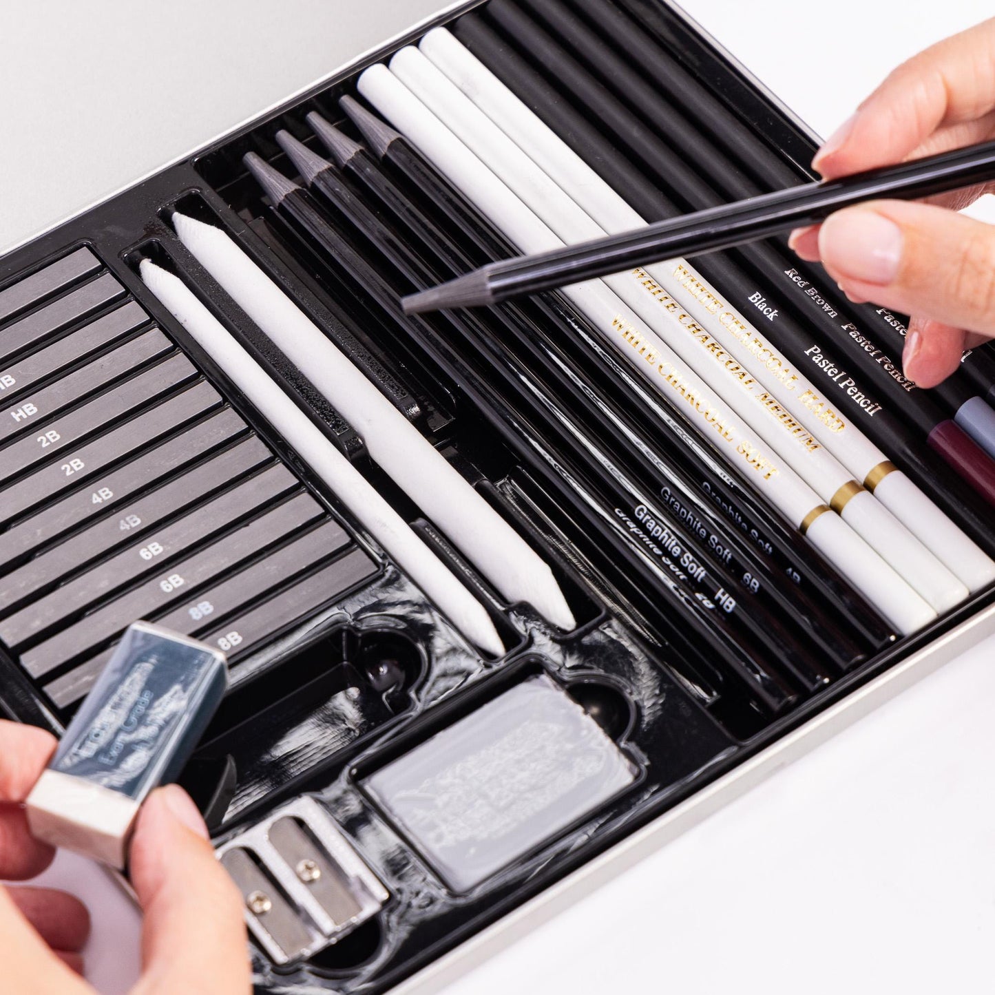 Artist Drawing Set Tin Sketching Box Pencils Pastels Charcoal Graphite Sticks