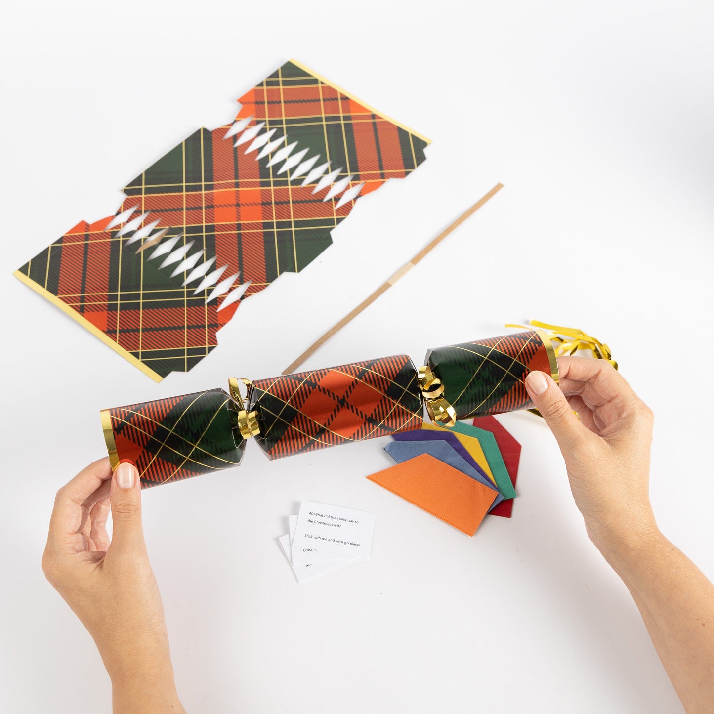 12 X Make Your Own Christmas Cracker kit Hats Snaps Crackers Jokes Ribbon tartan