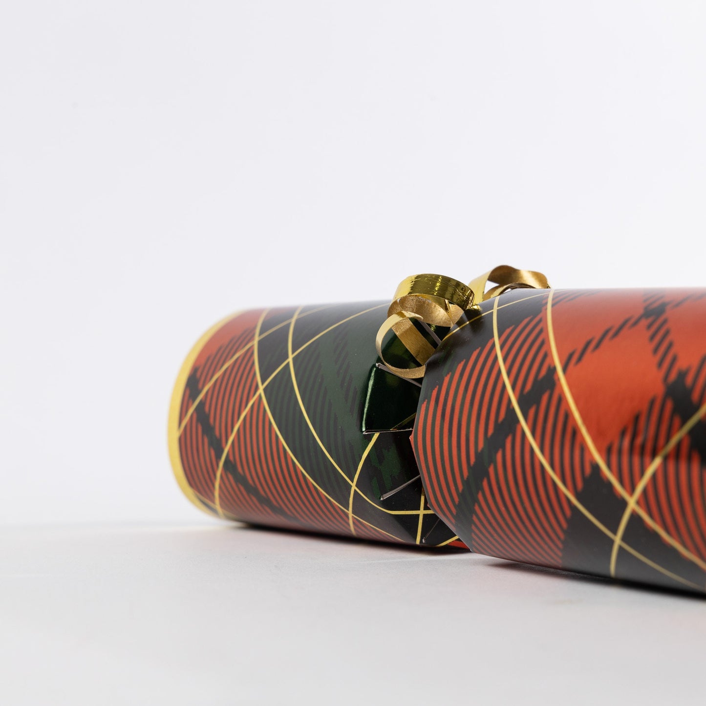 DIY Christmas Cracker Kit: Tartan Party Favors, Hats, Jokes (12 Pieces)