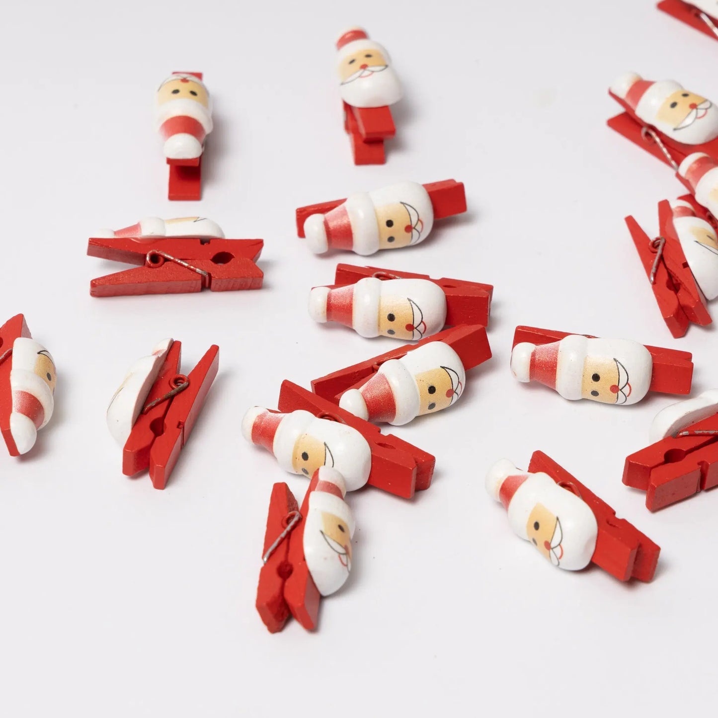 20 x Santa Wooden Mini Pegs Christmas Decoration Card Holder Decoration Crafts Keechi & co.