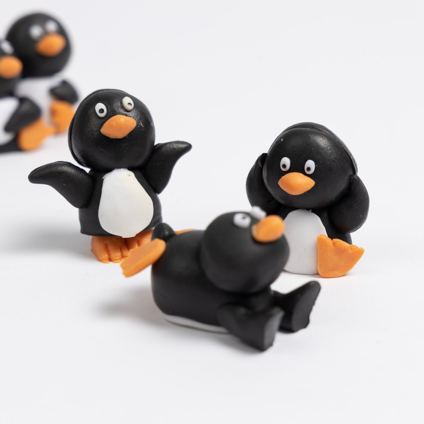Mini penguin 6Pc set Cake Decorations Kit Santa's Snowmen Trees Teddy Reindeer Christmas Signs Motto Birthday Yule Log Toppers (Penguin)