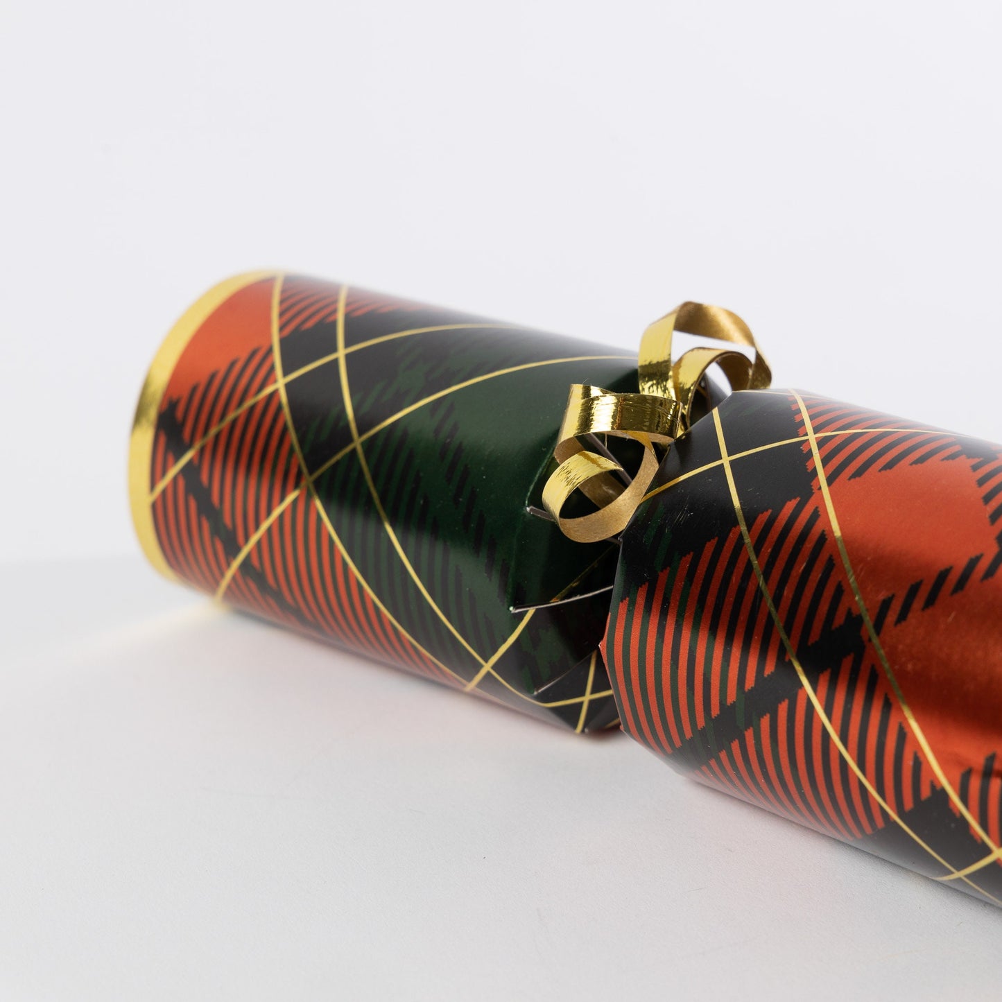DIY Christmas Cracker Kit: Tartan Party Favors, Hats, Jokes (12 Pieces)