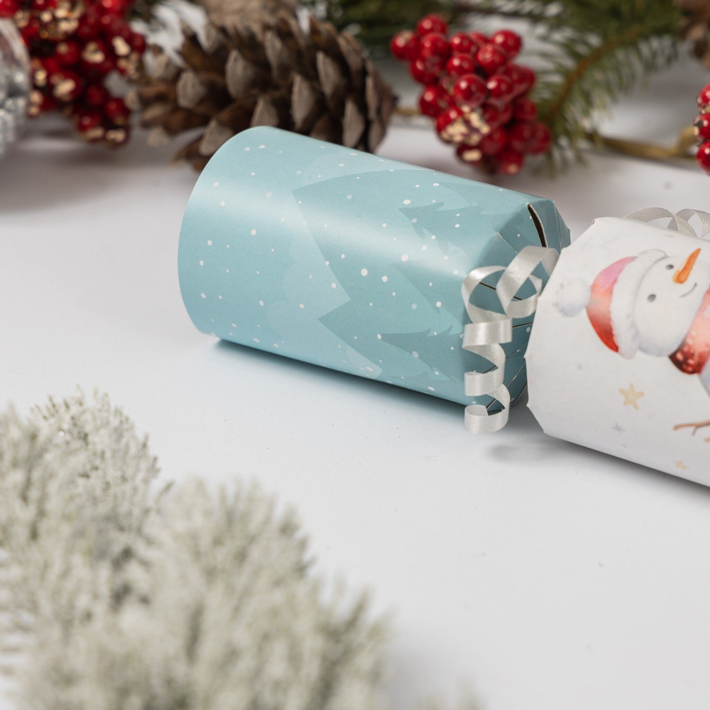 6 x Make Your Own Snow man Christmas Crackers new desgin