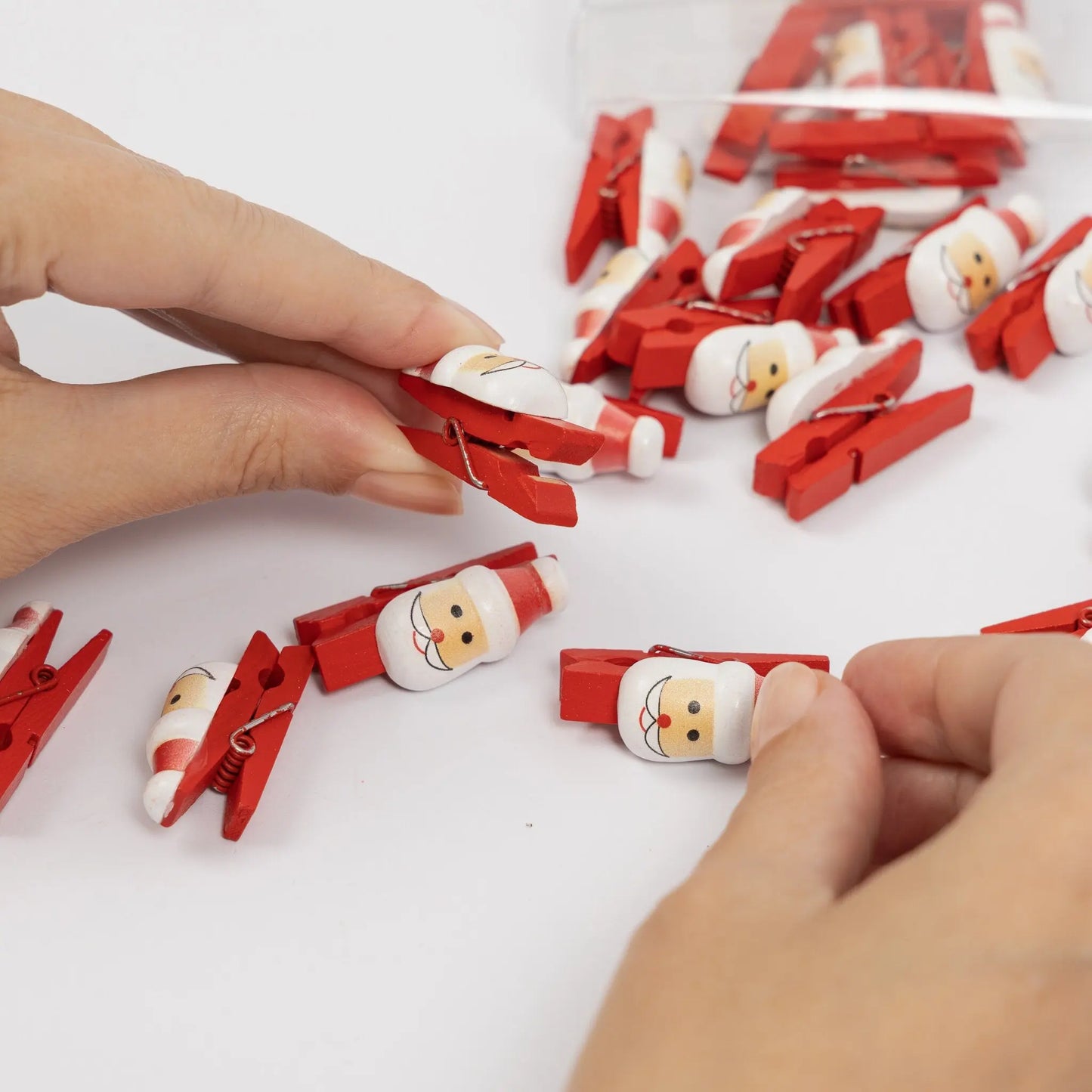 20 x Santa Wooden Mini Pegs Christmas Decoration Card Holder Decoration Crafts Keechi & co.