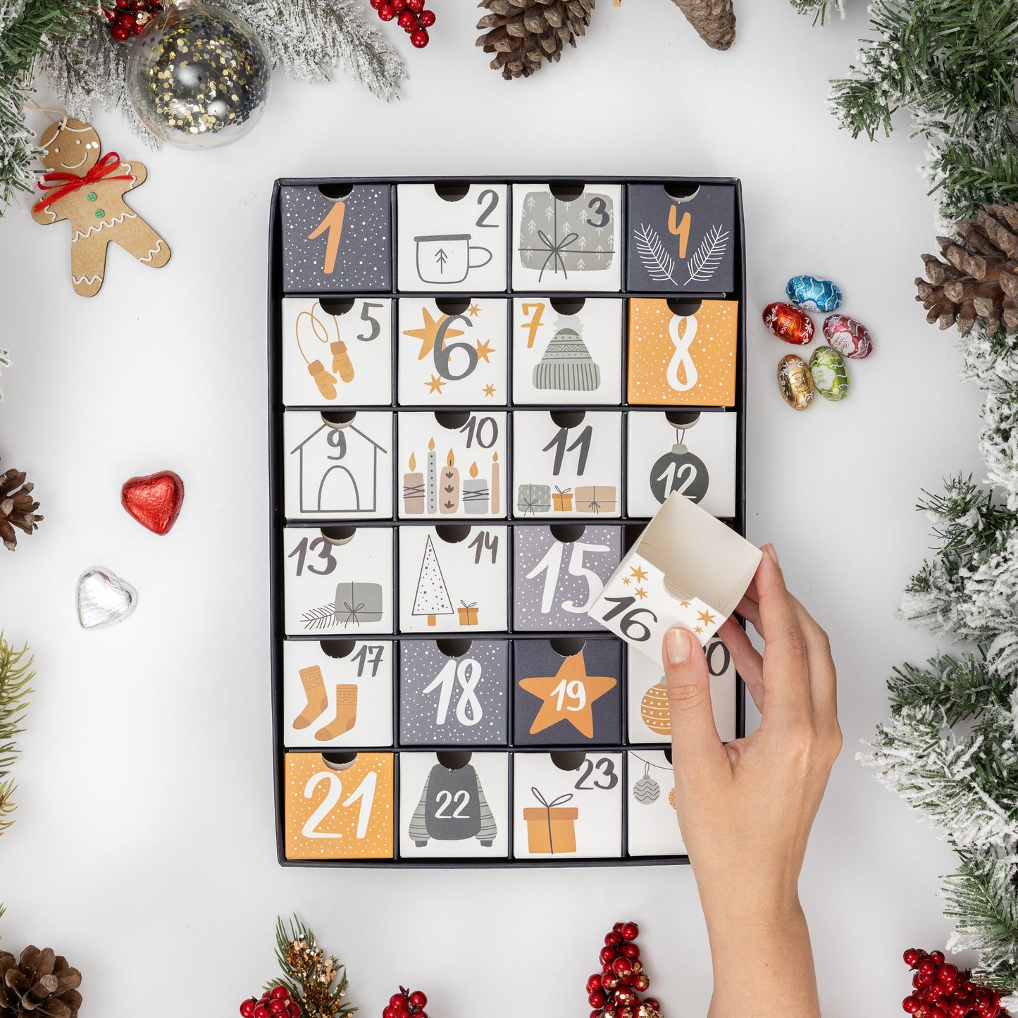 Fill your Own Advent Calendar 1-24 Draws Christmas Countdown