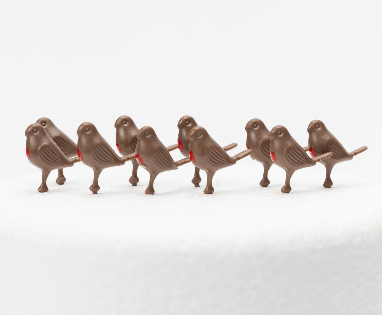 20 Plastic Robin Christmas Cake Decorations (30mm)