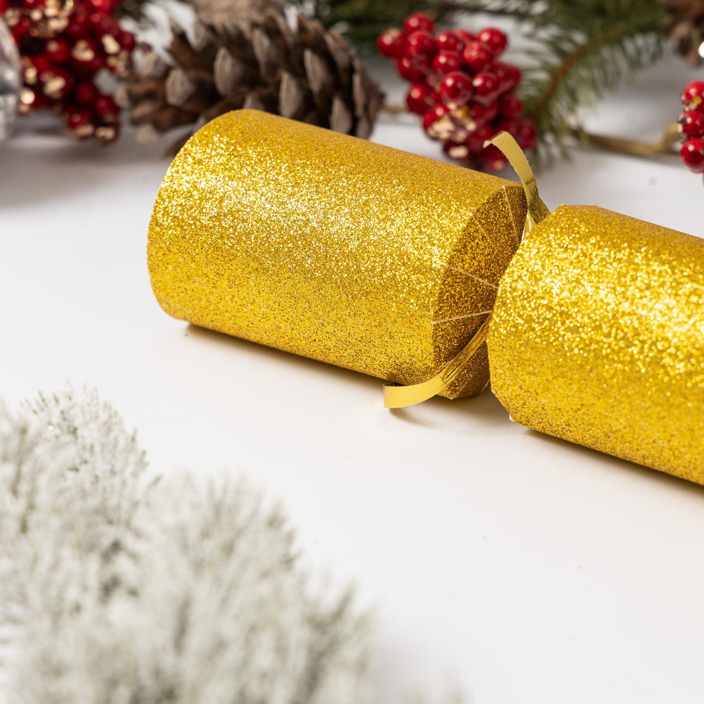 12 Make Your Own Christmas Cracker kit Crackers Hats Snaps Gold and Green GLITTER