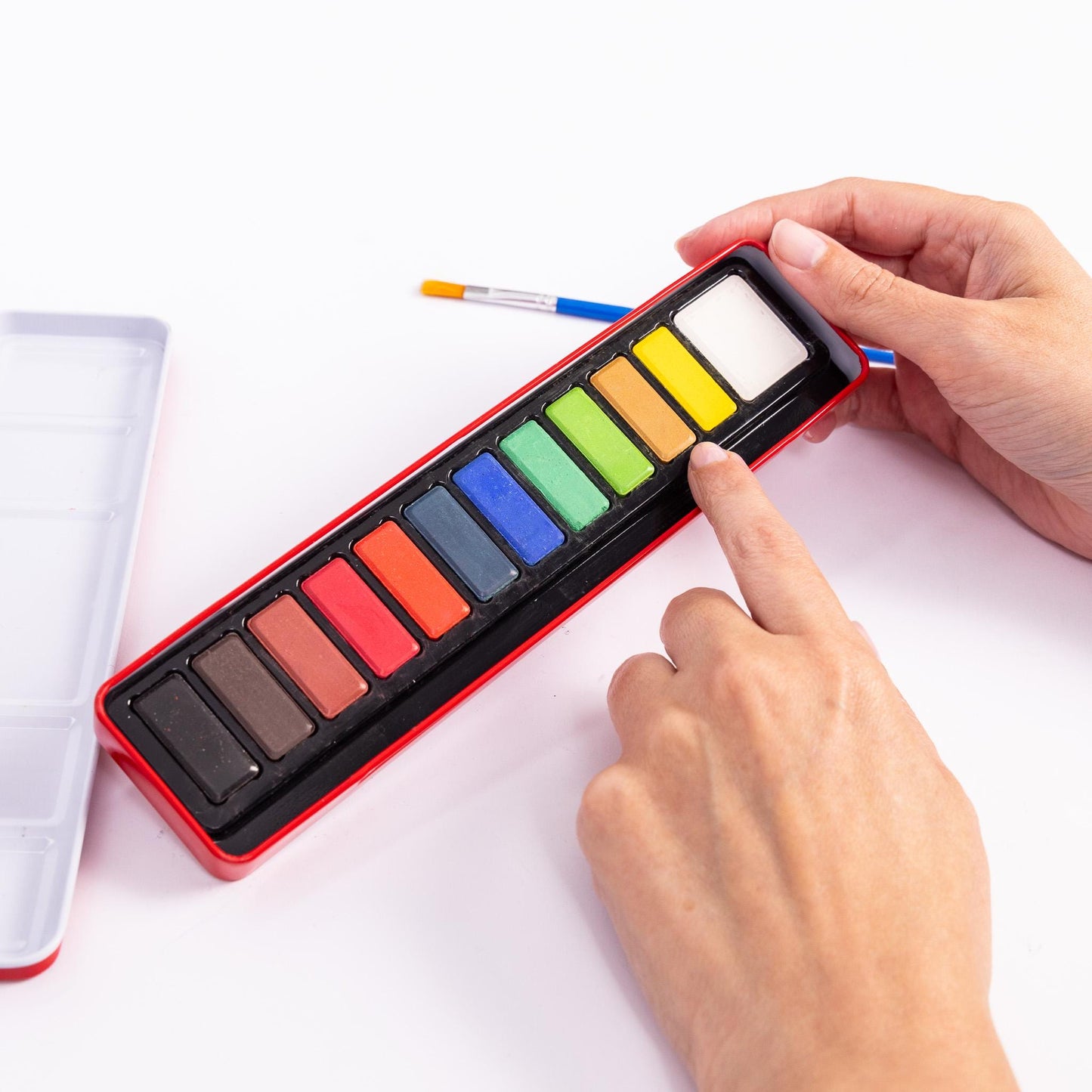 Artist Watercolour Paint Set of 12 Colour Blocks Pans & Paintbrush In Metal Tin